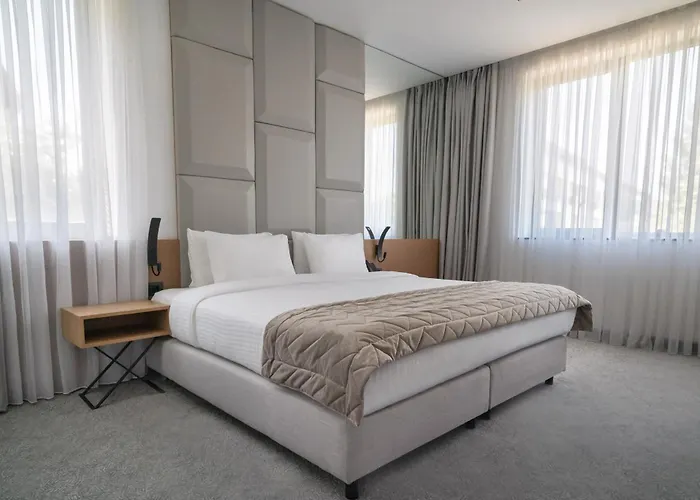 Hotel Mona Plaza