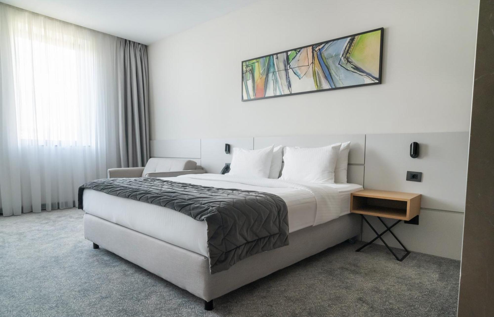 Hotel Mona Plaza 4*