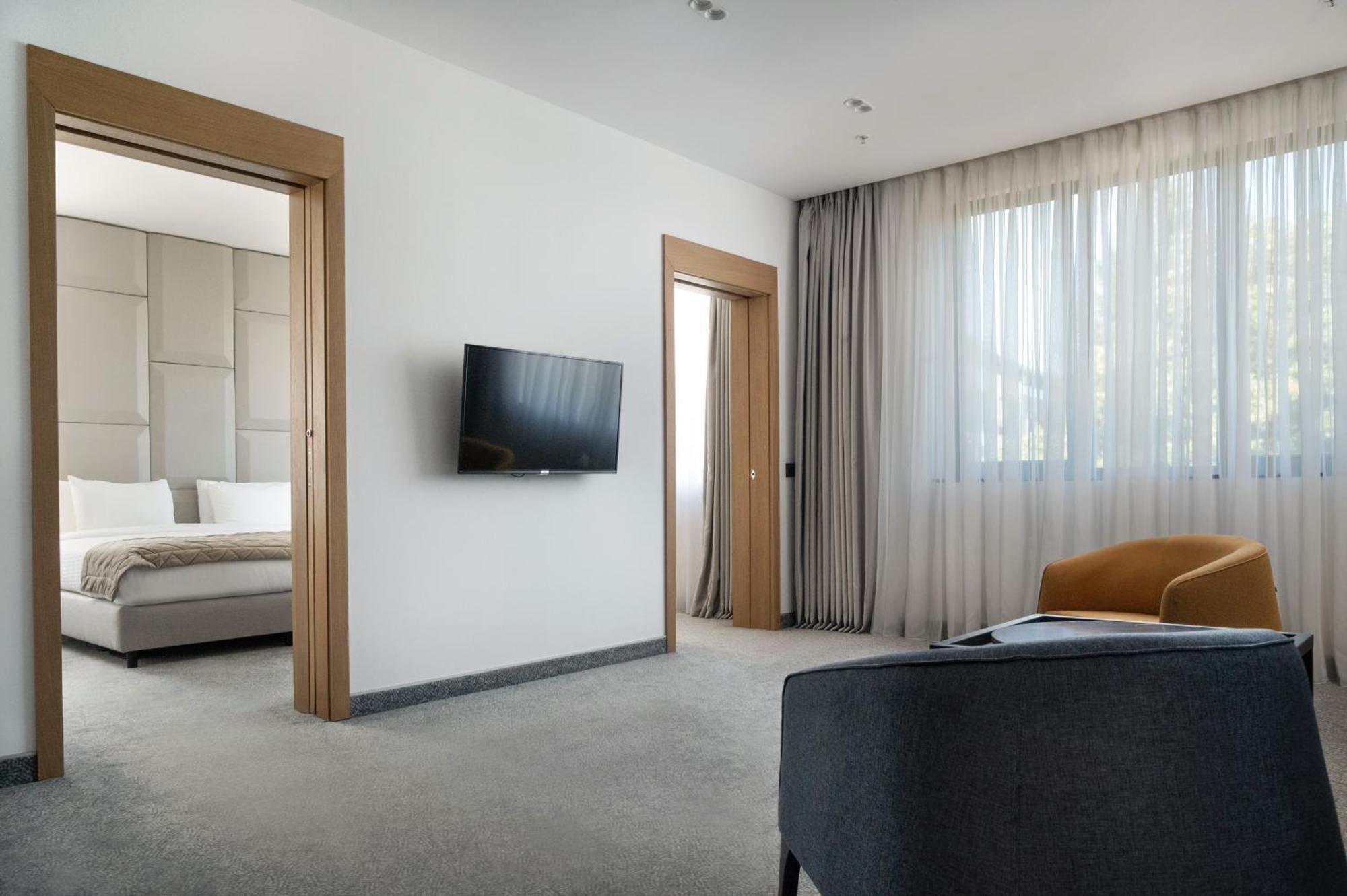 Mona Plaza 4* Belgrad